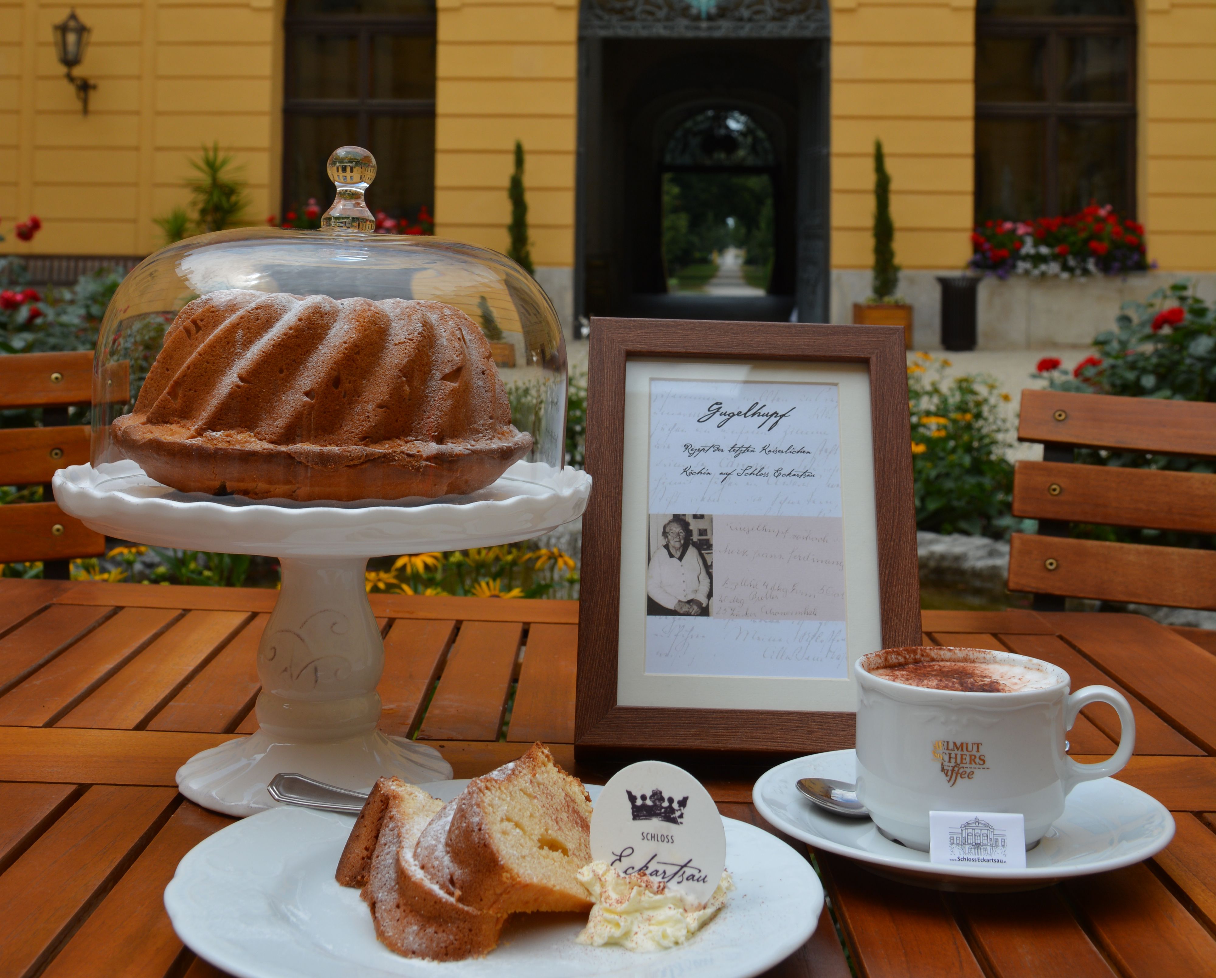 Guglhupf und Kaffee in der Schlossgastronomie