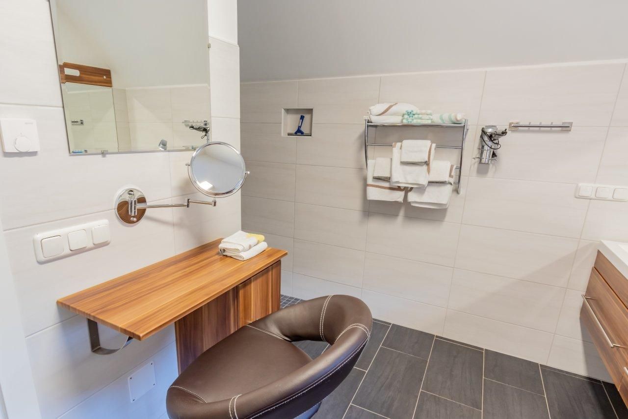 Geräumiges Badezimmer