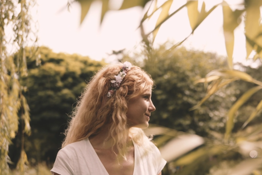 Blumenkränze werten jedes Outfit auf, © We Make Stories