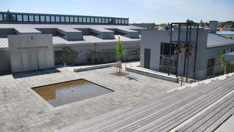 Piazza, &copy; MAMUZ