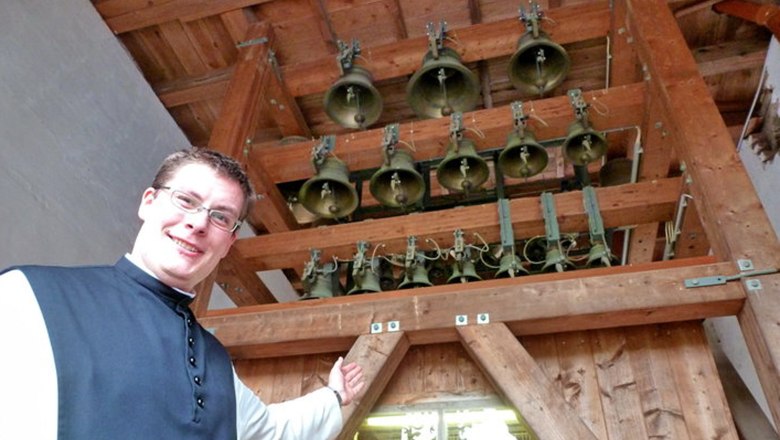 Frater Matthias Schäferhoff bespielt das Heiligenkreuzer Glockenspiel, © Stift Heiligenkreuz
