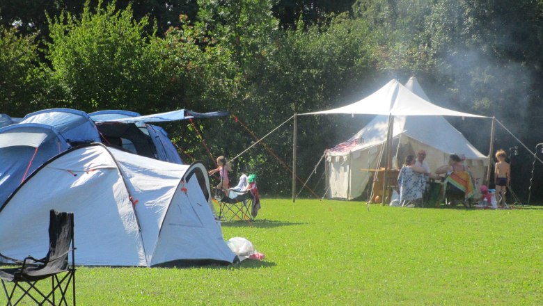 Camping Life am XXL Zeltplatz, &copy; KTech