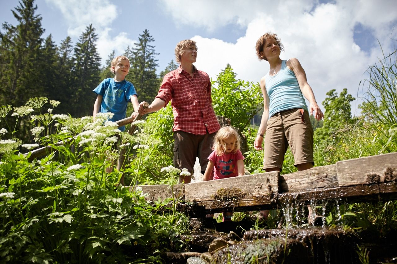Familienwanderung am Themenweg Wildwasser