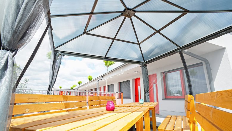 Terrasse, &copy; Nava Motel