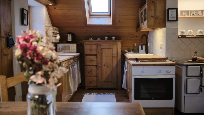 K&uuml;che, Blumenwiese, &copy; Mathias Lixl / lixl.com