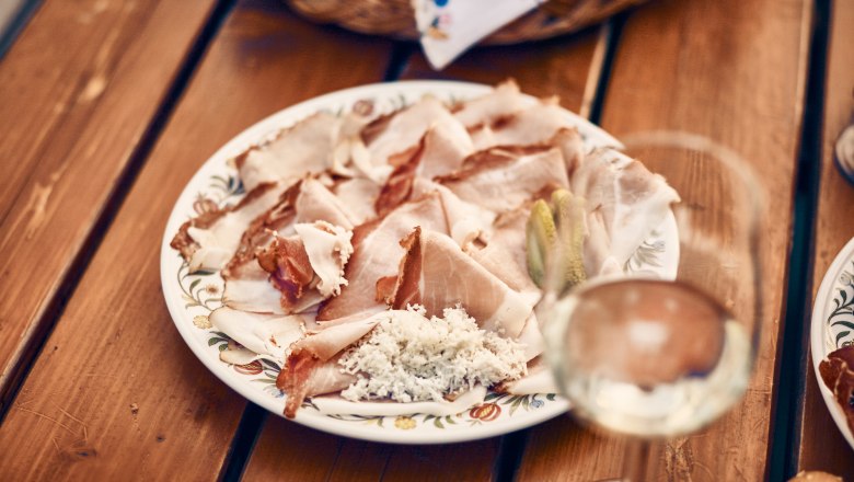 Kulinarik beim Heurigen genie&szlig;en, &copy; Andreas Hofer