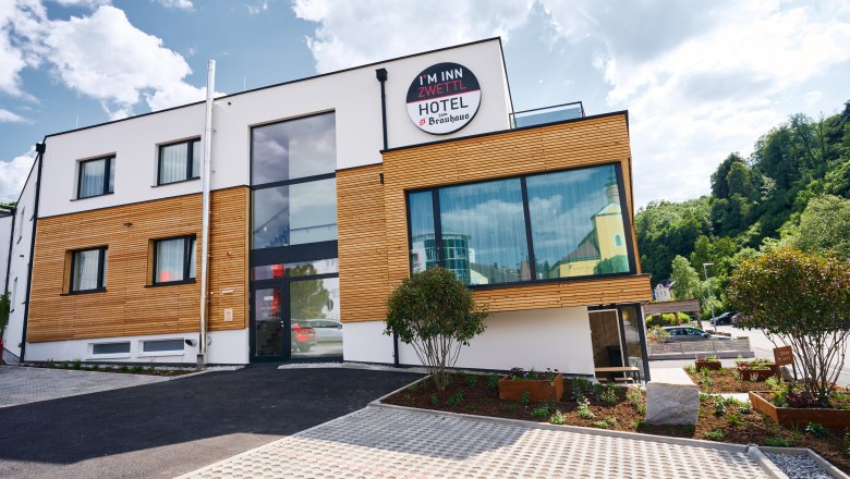 Hotelaussenansicht, &copy; I'm Inn Zwettl, Fotograf Patrick Weichmann