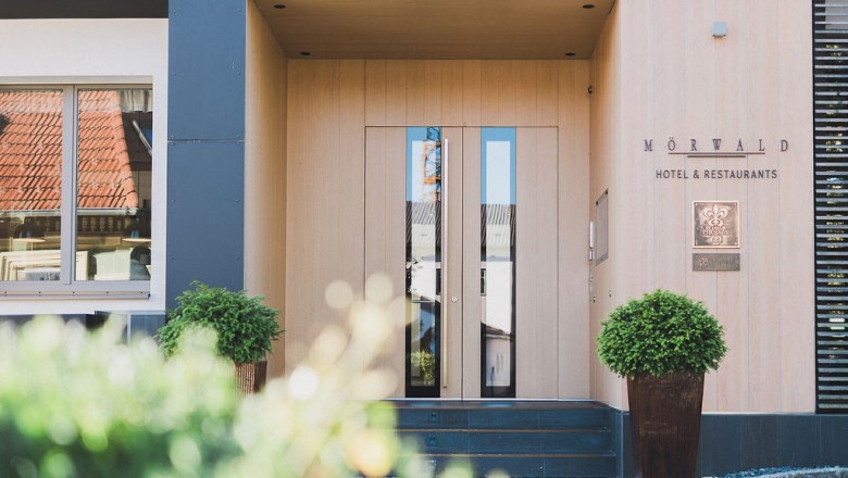 Hoteleingang, &copy; M&ouml;rwald
