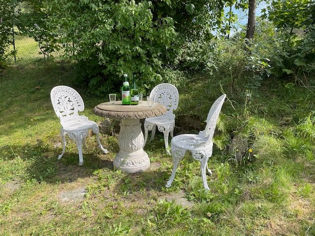 Sitzgarnitur im Garten 