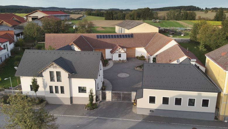 Hofansicht, &copy; ReiWaSchHOF, Petra & J&uuml;rgen Wagner