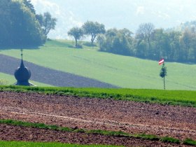 ... Land der Äcker, Land am Dome,...(Copyright: Karl Gradwohl), © Wiener Alpen in Niederösterreich - Bad Schönau