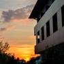 Aussenansicht Hotel mit Sonnenuntergang