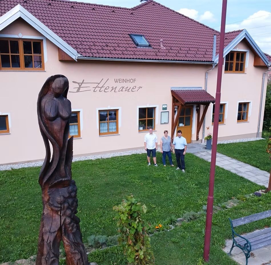 Weinhof und Heuriger Ettenauer