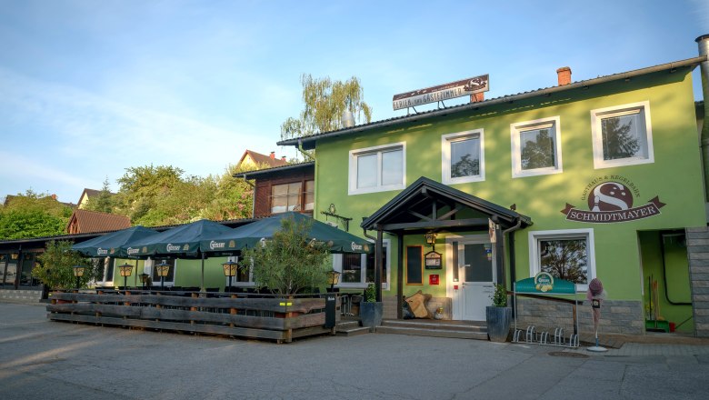 Gasthaus Aussenansicht, &copy; GasthausSchmidtmayer