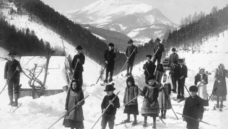 Kinderskikurs in Annaberg anno 1910, © Zdarsky Skimuseum Lilienfeld