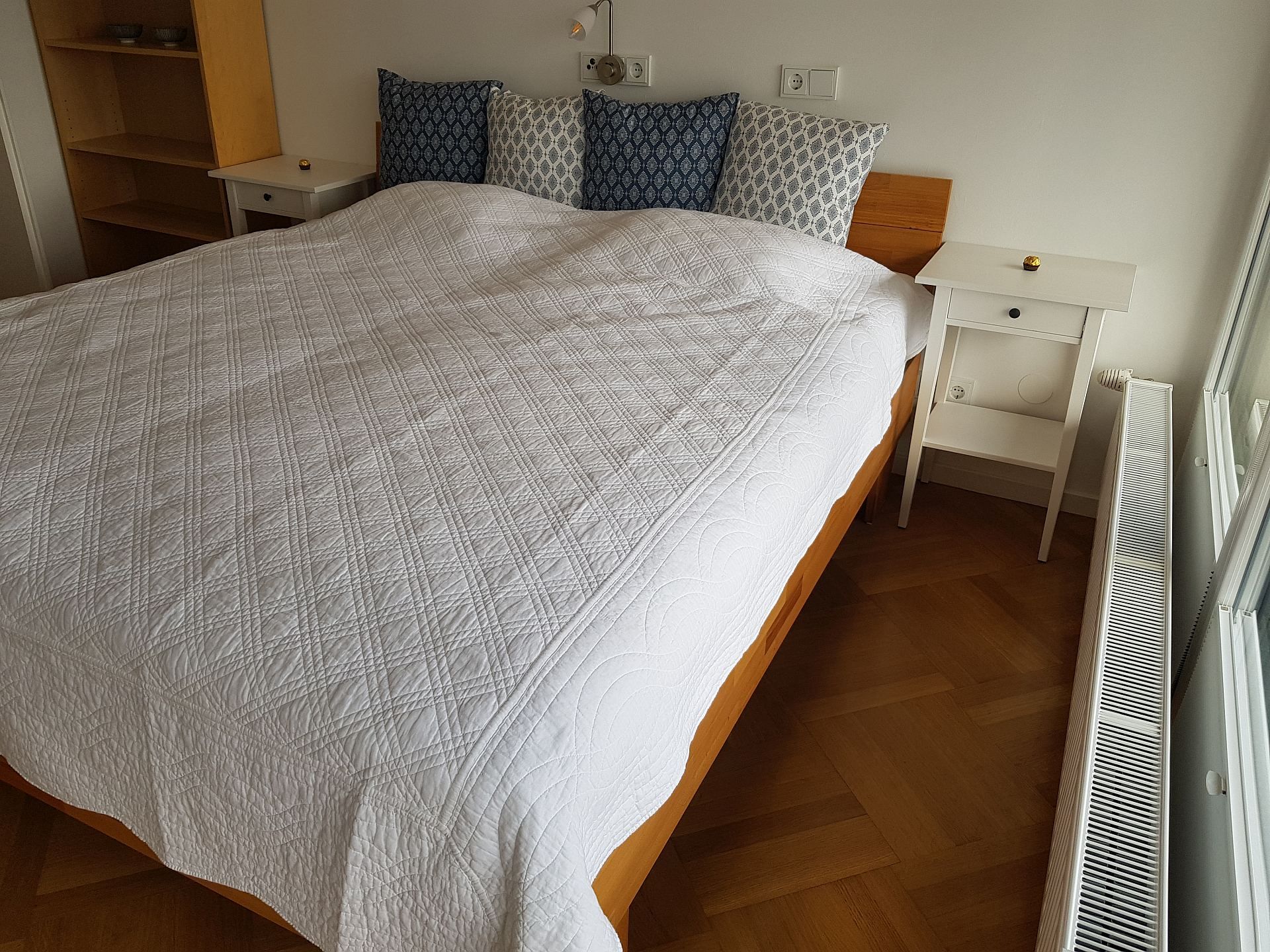 Schlafzimmer mit Doppelbett