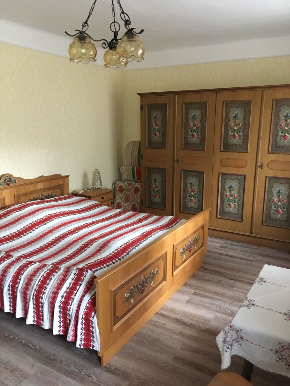 Vorderes Schlafzimmer mit echtem Doppelbett