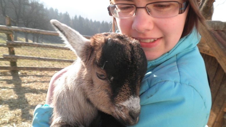 Kuschelige Stallbewohner freuen sich auf dich, &copy; Bauernhof Obersch&ouml;nbichl