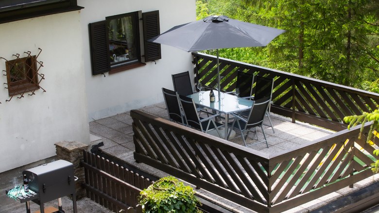 ger&auml;umige Terasse mit Ausblick, &copy; Gerlinde Hofmaier