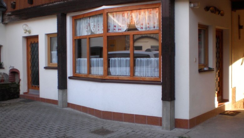 Aufenthaltsraum und Hof, &copy; Rosina Steinbrunner