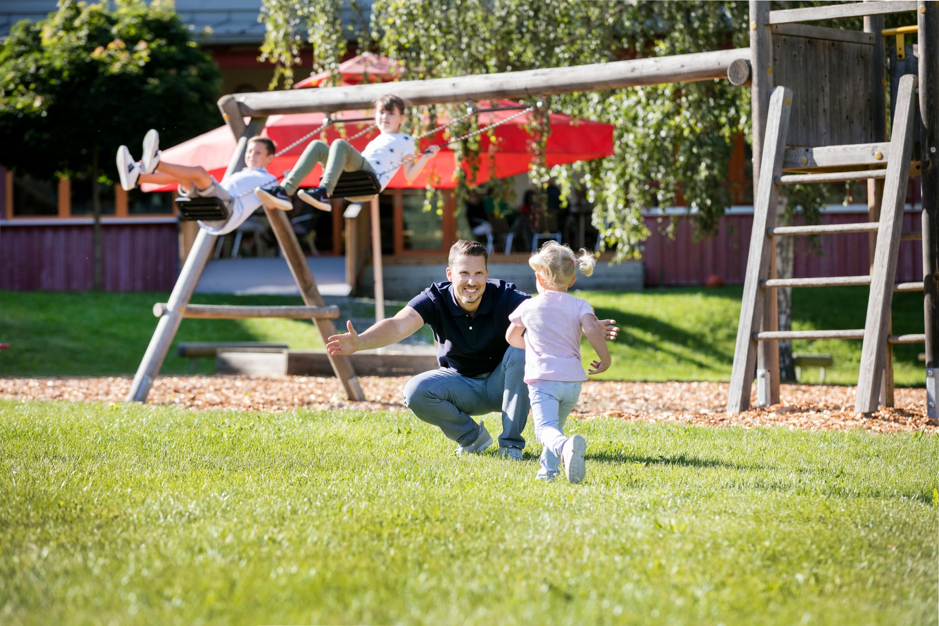 spielplatz_jufa-hotel-waldviertel_familie(1)