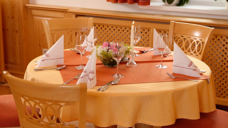 Bitte zu Tisch, &copy; Foto Bauer