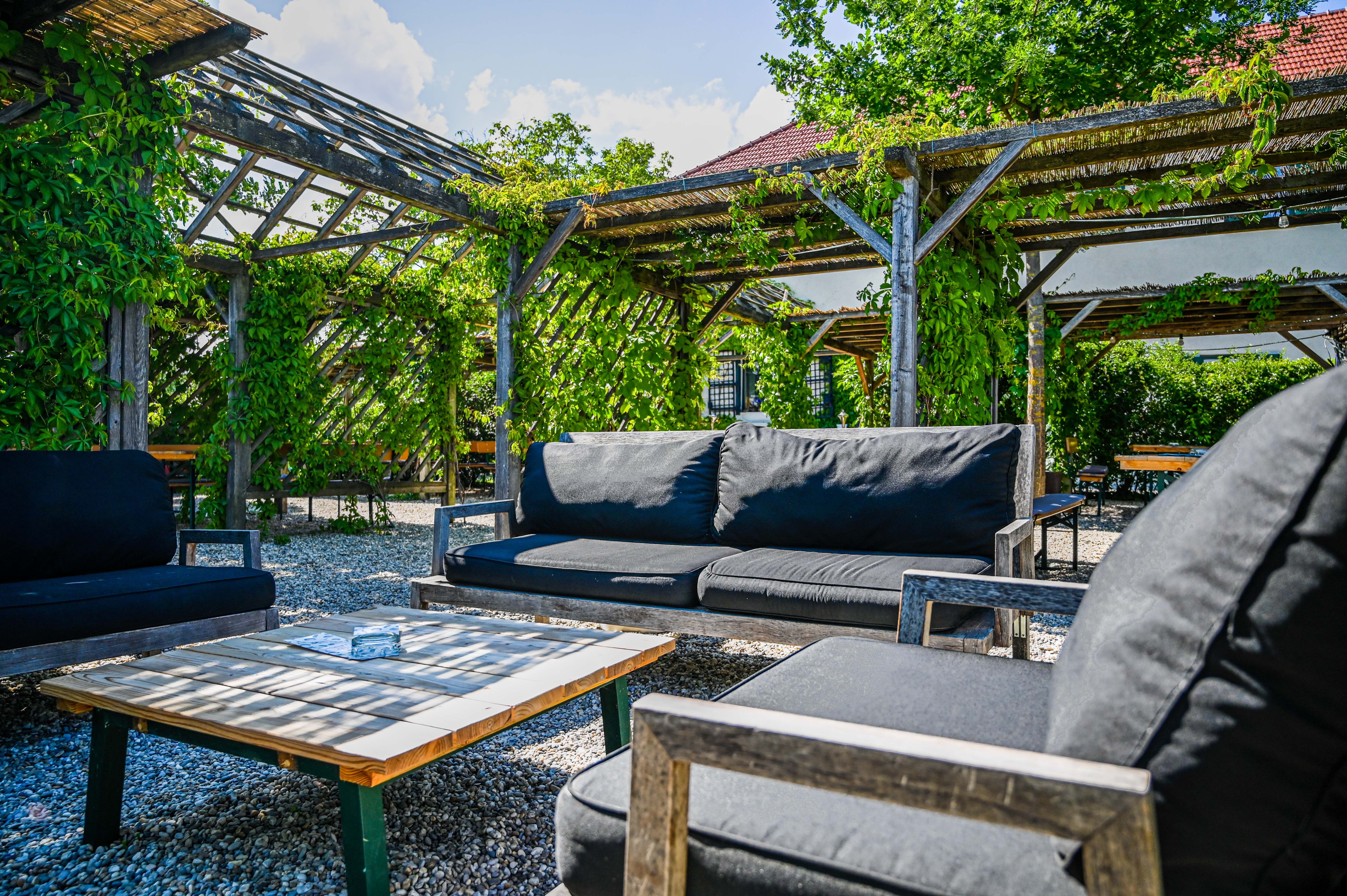 Loungemöbel im Gastgarten